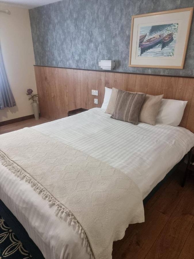 Travel Plaza Hotel Desborough Экстерьер фото