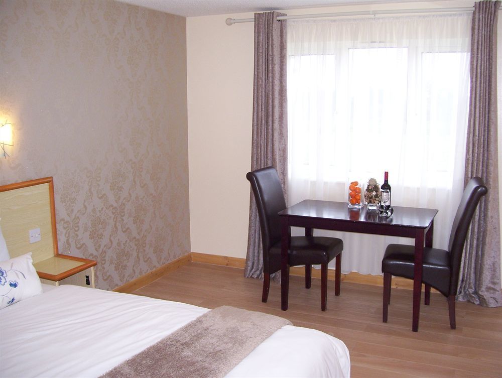 Travel Plaza Hotel Desborough Экстерьер фото